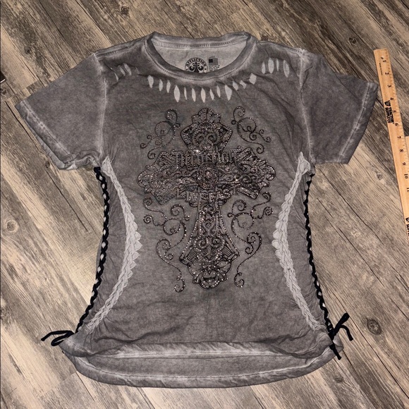 Vintage Y2K Women's Affliction bling tee - large - Picture 2 of 5